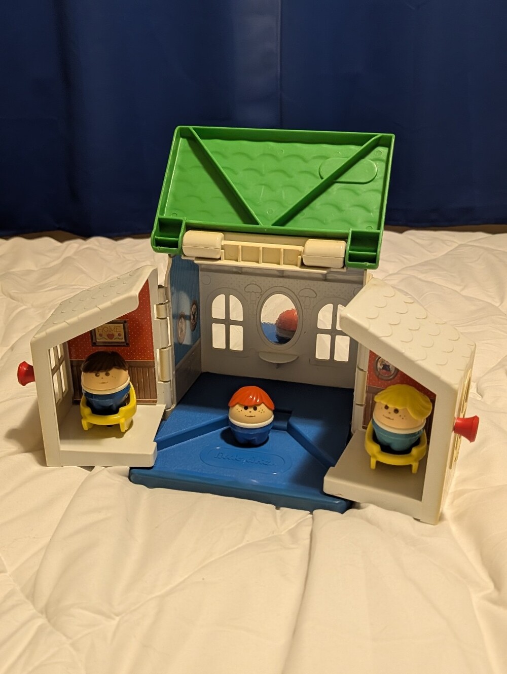 Vintage Fisher Price Little Tikes Toddle Tots House With 3 Figures